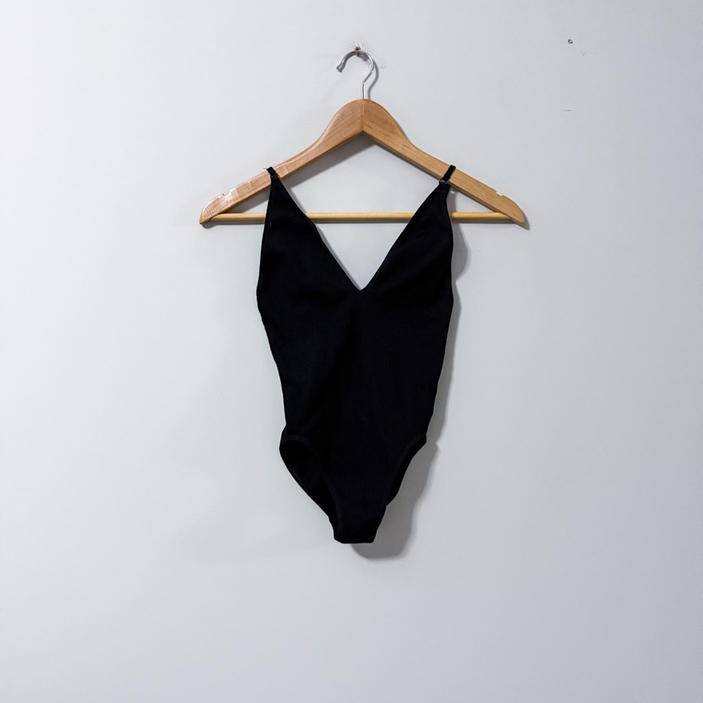 3/$20⚡️ Urban Outfitters Out From Under Spaghetti Strap V-Neck Body Suit Ribbed